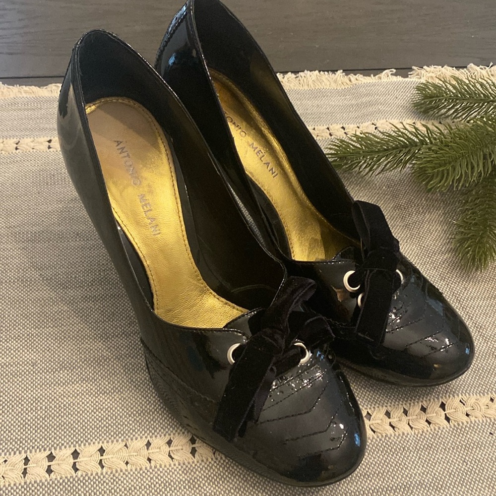 Antonio Melani Black patent Leather Oxford Style Heels with Velvet Bow Size 9